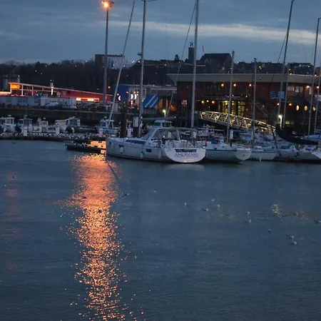 Vue Sur Port